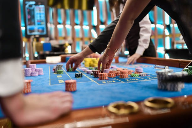 Mobile app interface showing live table list and sports markets